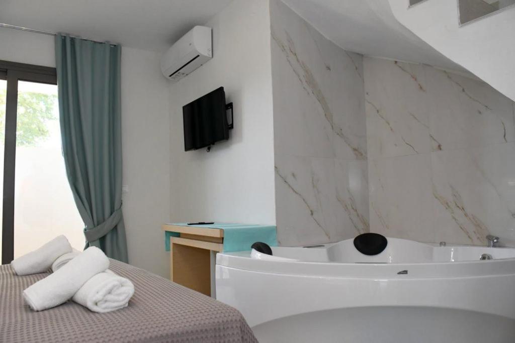 Theano Luxury Suites Nikiti Luaran gambar